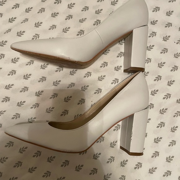 Marc Fisher White leather block heel pointy toe pump - Picture 4 of 6